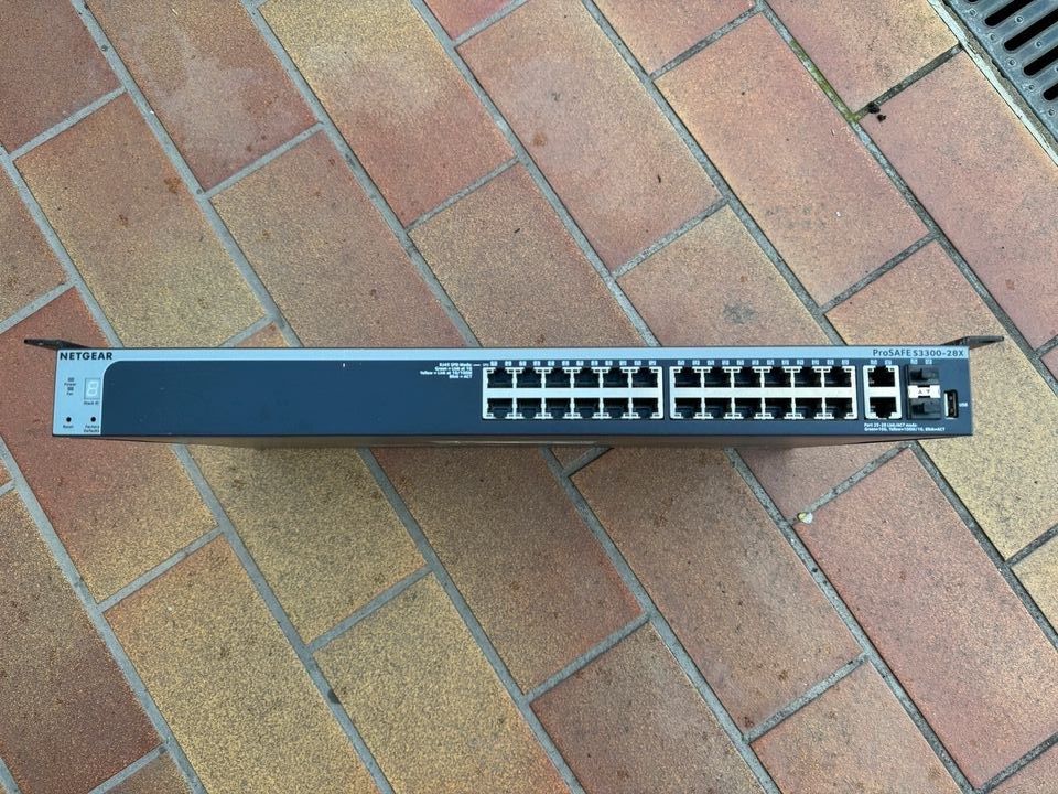 Netgear 4-Port 10 Gigabit und  24-Port Gigabit Switch in Völklingen