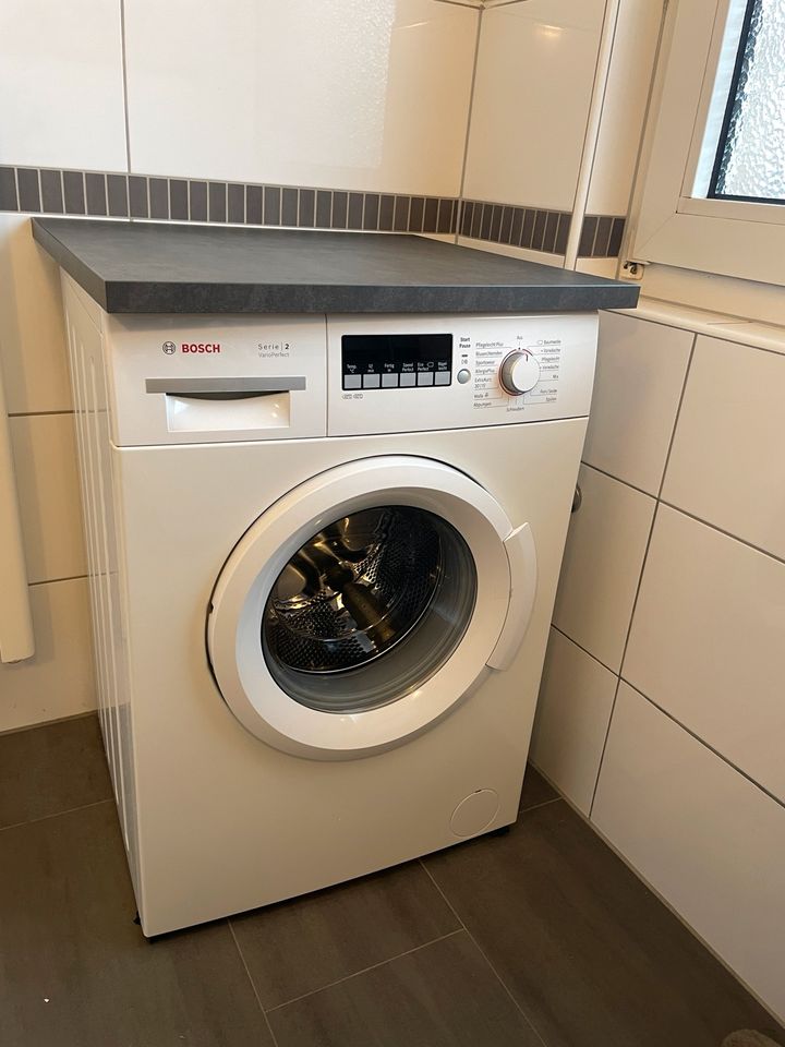 Waschmaschine Bosch 6 Kg 1.400 Schleuderzahl inkl. Schläuche in Duisburg