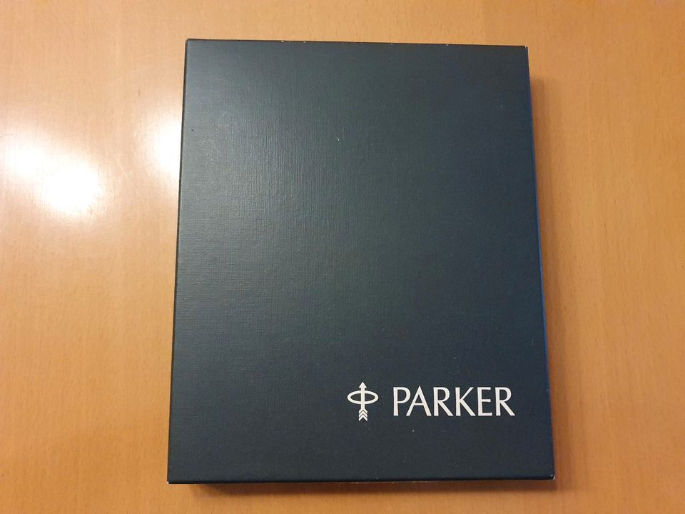 Parker Füllfederhalter Silber mit Leder Etui, Patrone und Box in Bous