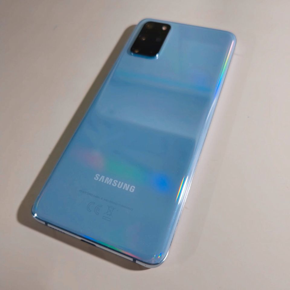 Samsung Galaxy S20 Plus 128 GB CloudBlue und neue Kopfhörer ! in Halle