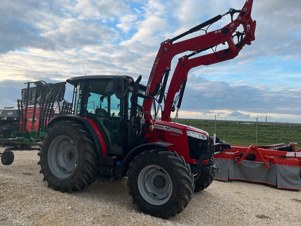 Massey Ferguson Traktor, Schlepper  4709 M erst 400 Stunden in Aalen