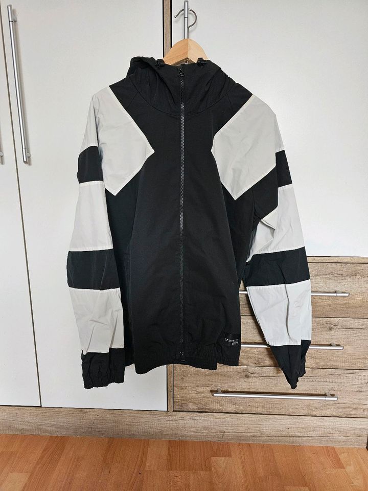 Adidas EQT Jacke in Arnstadt