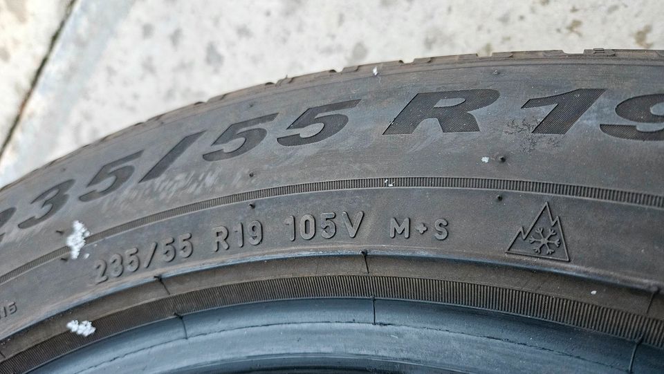 2 Winterreifen Pirelli SottoZero3 235/55R19 105V 4-5mm Dot2020 in Philippsburg