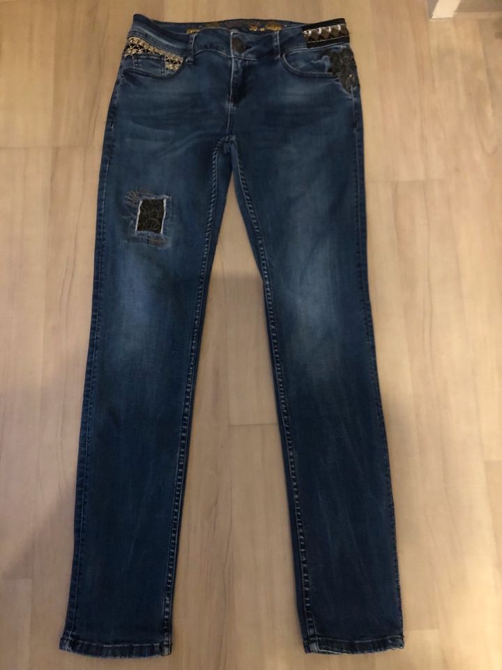 Tolle Jeans von Desigual Bestick nur 2 mal getragen in Würzburg