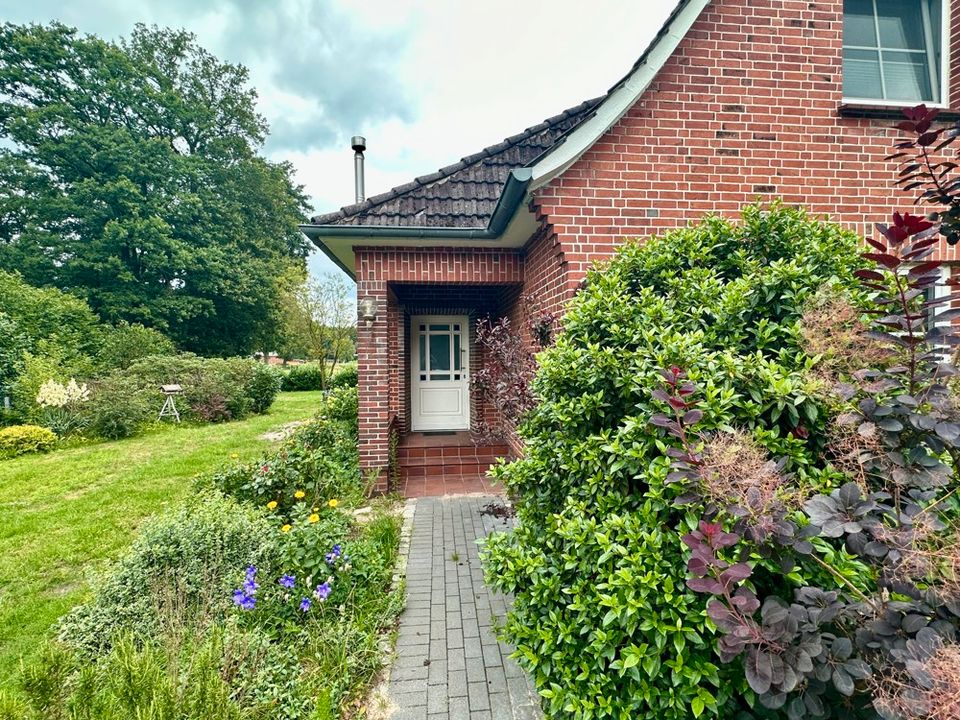 Resthof mit Nebengebäuden und Wiese - Renoviertes Haus in Scheeßel