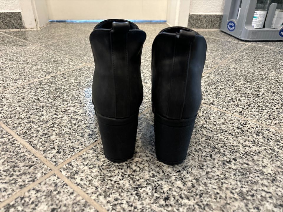 Damenschuhe Absatzschuhe Stiefeletten Stiefeln Schwarz Gr. 38 in Wackernheim