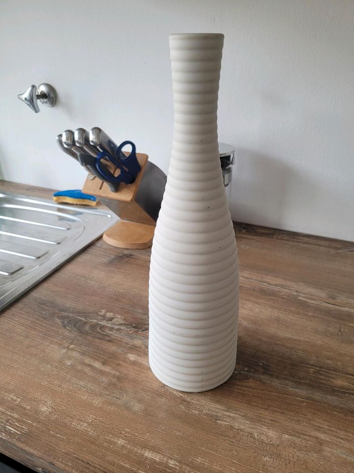 Weiße Vase in Koblenz