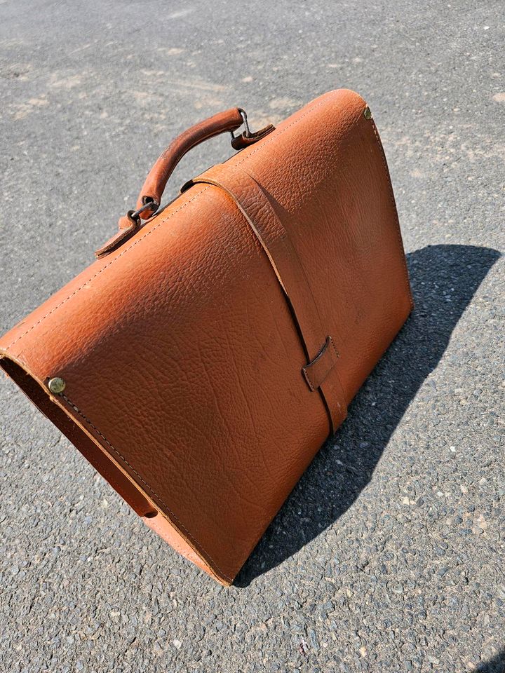 Alte Schultasche, Leder, Aktentasche vintage in Leun