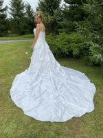 Designer Brautkleid mit langer Schleppe, Gr.40 Sachsen - Plauen Vorschau