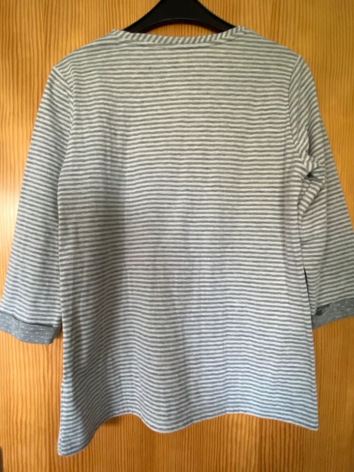 Süßes Shirt / Pulli in Besigheim