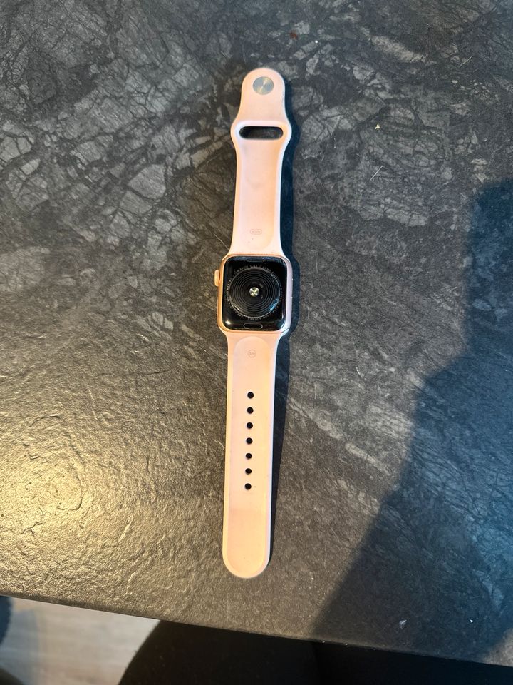 Apple Watch SE 40mm funktioniert einwandfrei in Köln