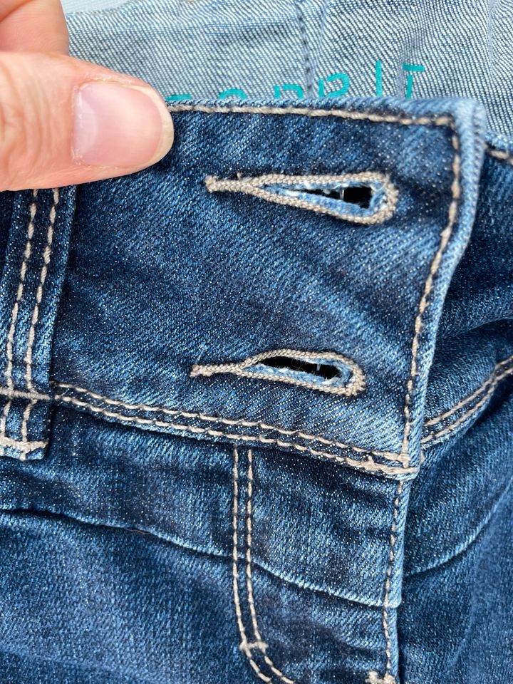 Esprit Jeans 146, neuwertig mit Nieten in Hengersberg