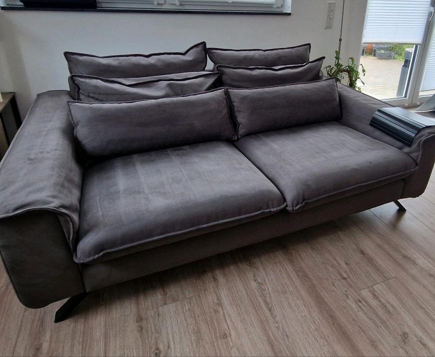 Sofa neuwertig in Duisburg
