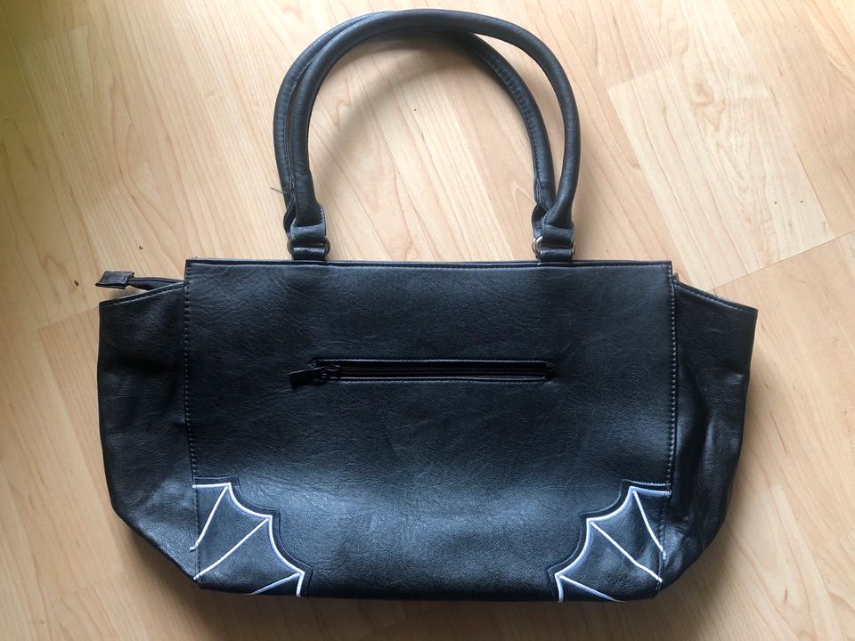 BANNED Fledermaus Goth Tasche Kunstleder WIE NEU in Bamberg