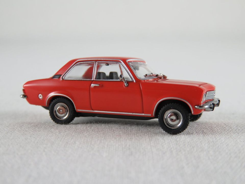 Minichamps 870 040000 Opel Ascona A Limousine (1970) in rot 1:87 in Bad Abbach