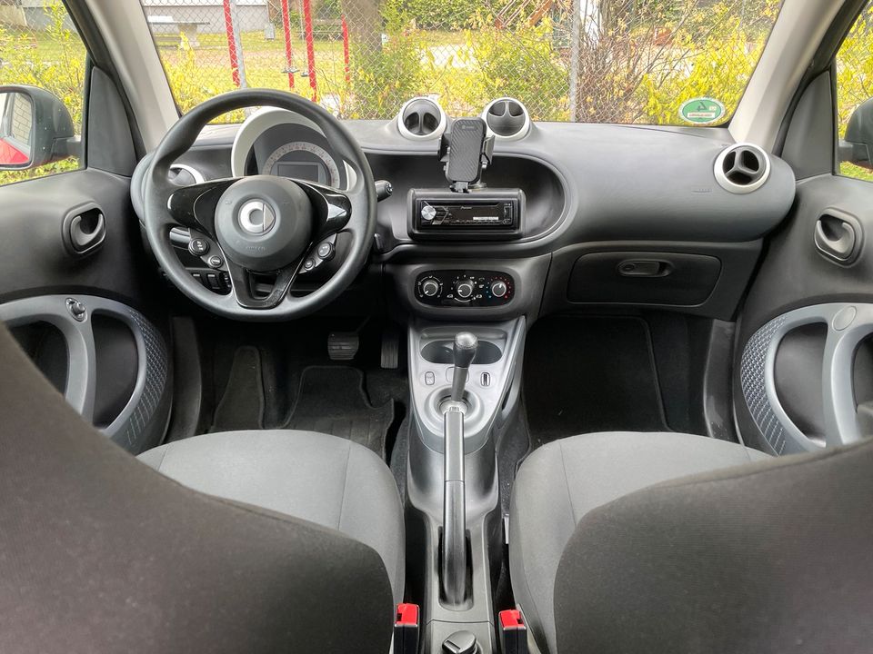 Smart ForTwo Automatik 2018 Bj. / 2. Hand, 27.000 km / 71 PS in Sankt Augustin