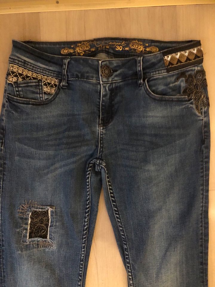 Tolle Jeans von Desigual Bestick nur 2 mal getragen in Würzburg