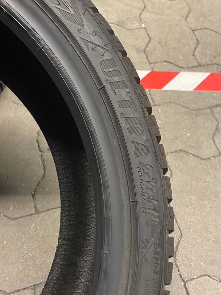 2x Neuwertige 215/40 R18 Goodyear Ultra Grip Winterreifen M+S 9,3 in Pattensen