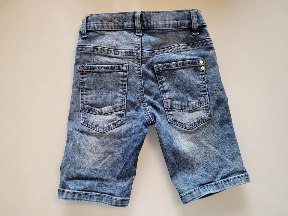 Kurze Jeanshose von s.Oliver in Gr. 128 (slim) in Murr Württemberg