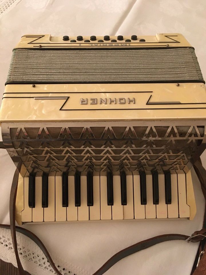 Akkordeon Hohner Imperial 1 in Sibbesse 