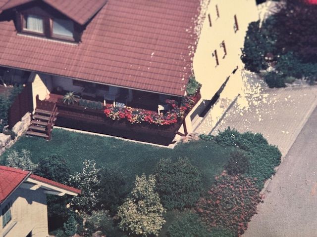 Doppelhaushälfte mit Balkon, eigener Garten und Tiefgarage in Niedernhall