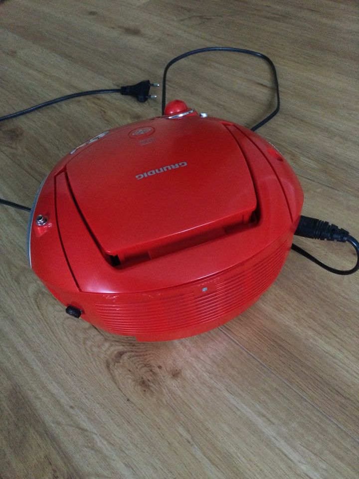 Grundig compact disc digital audio MP3 rot in Maßbach