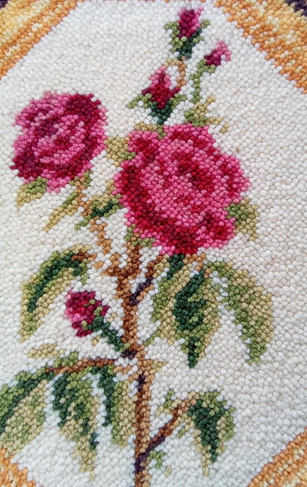 Knüpf-Wandbehang, mit Rosenmotiv, Handarbeit,  60 x 50 cm in Cleebronn