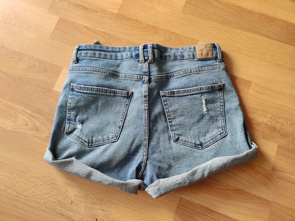 Bershka Jeans Shorts blau Gr. 38 / 40 Hose in Düsseldorf