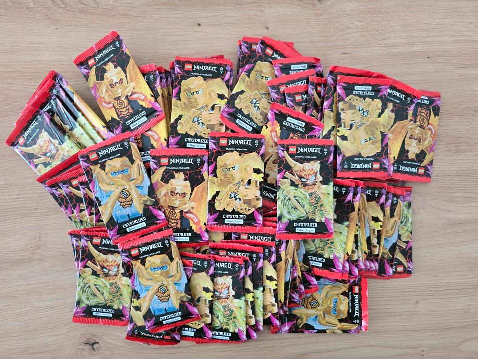 Lego Ninjago  100 Booster trading card serie 8 in Nürnberg (Mittelfr)