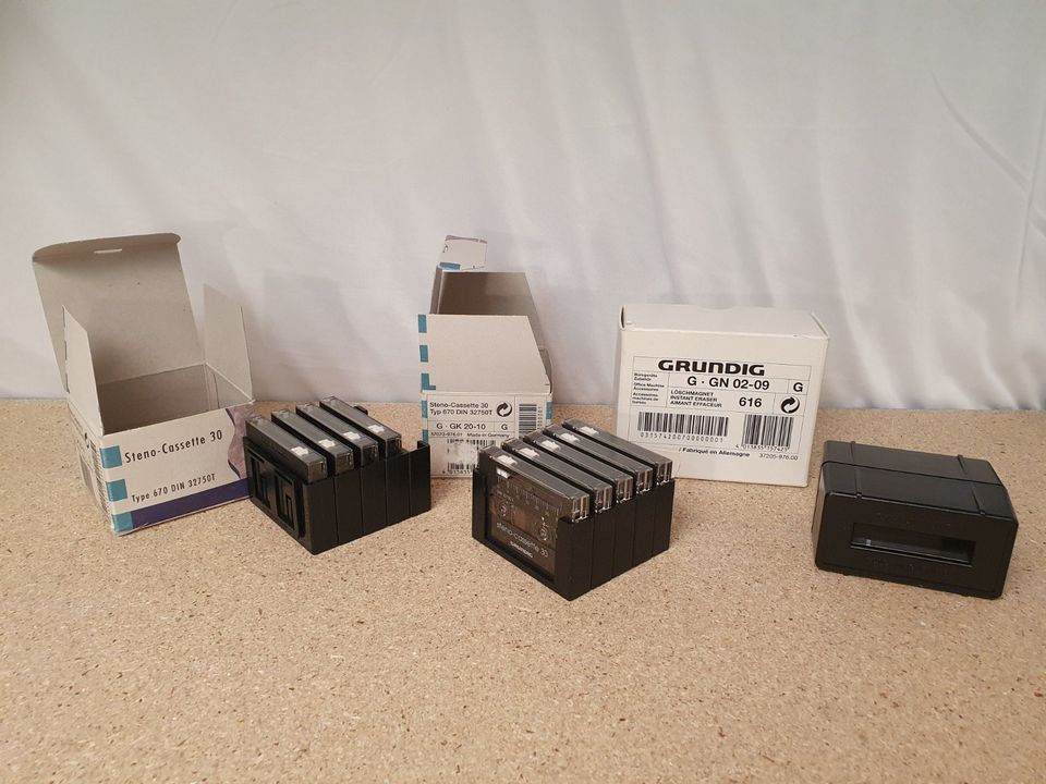 9 Grundig Steno Cassette 30 + Löschmagnet, Kassetten mit Halter in Holle