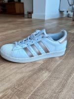 ADIDAS Superstar Damen Sneaker weiß/rosé-Gold 40 Niedersachsen - Achim Vorschau