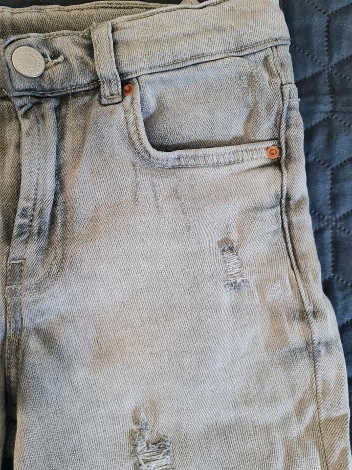 Jeansshorts Gr. 134 von Zara grau in Delmenhorst