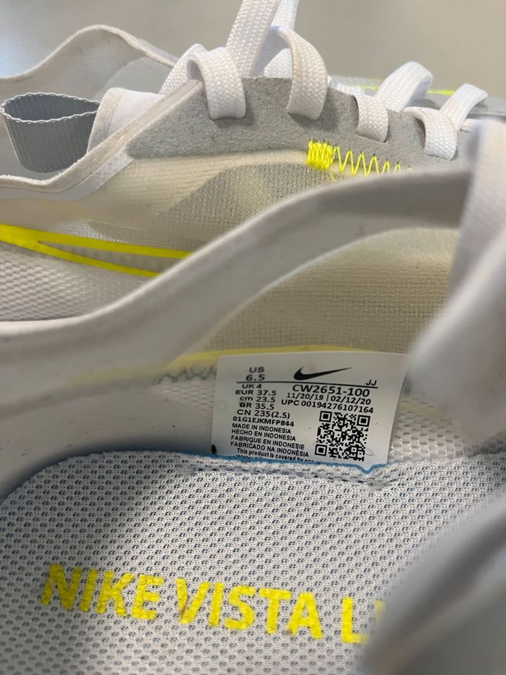 Nike Vista Lite Sneaker Größe 37,5 weiß neongelb in Löbnitz