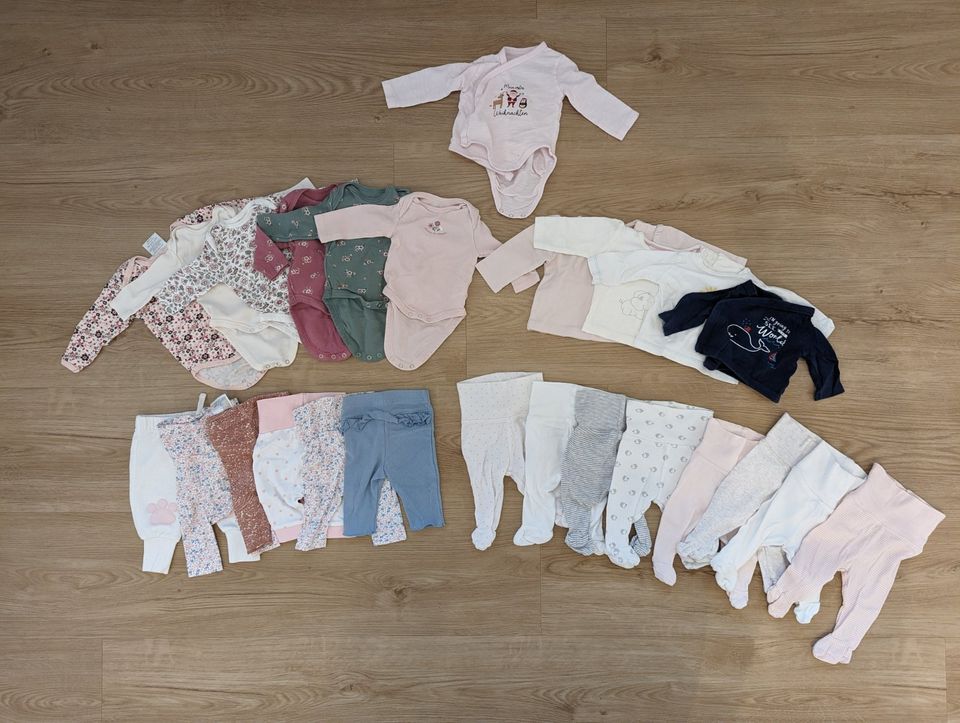 Baby Kleiderpaket Gr. 50 (Bodies, Hosen, Strumpfhosen, Shirts) in Iserlohn