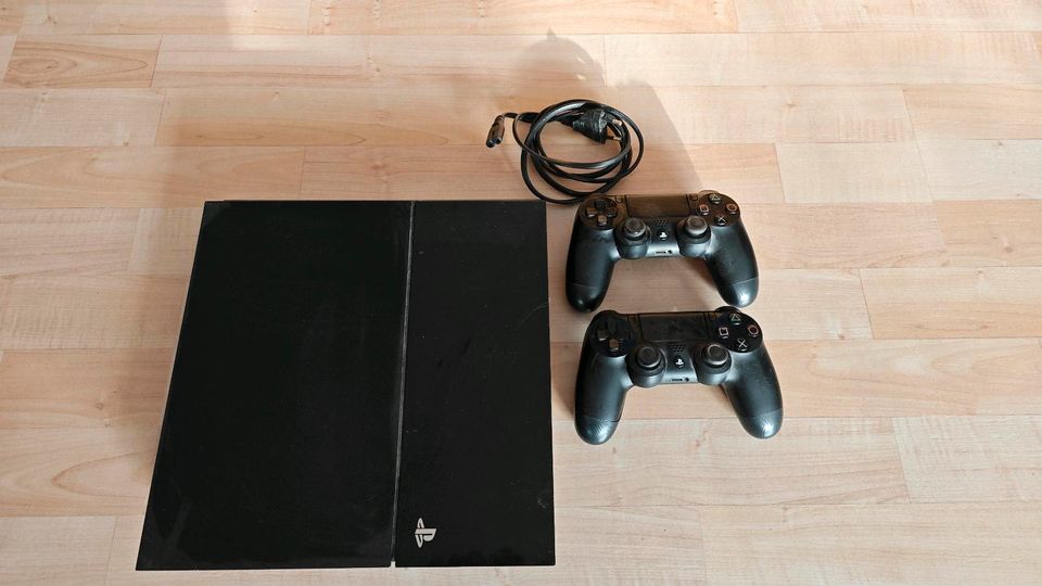 Playstation 4 + 500GB + 2 Controller in Kriftel