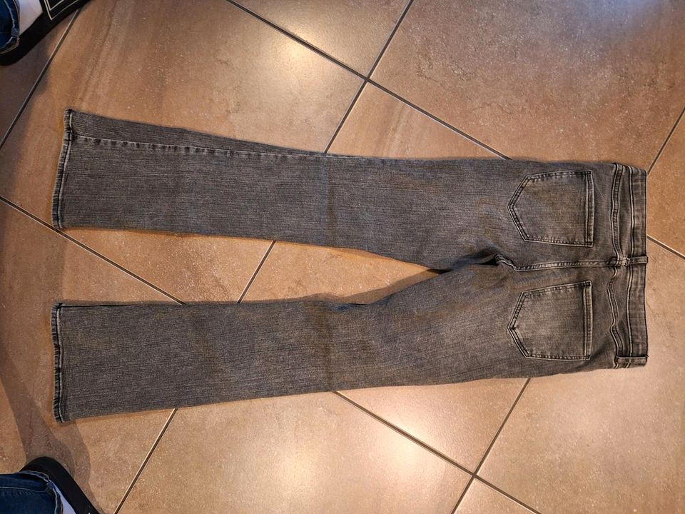 Jeans H&M Gr.152 in Garrel