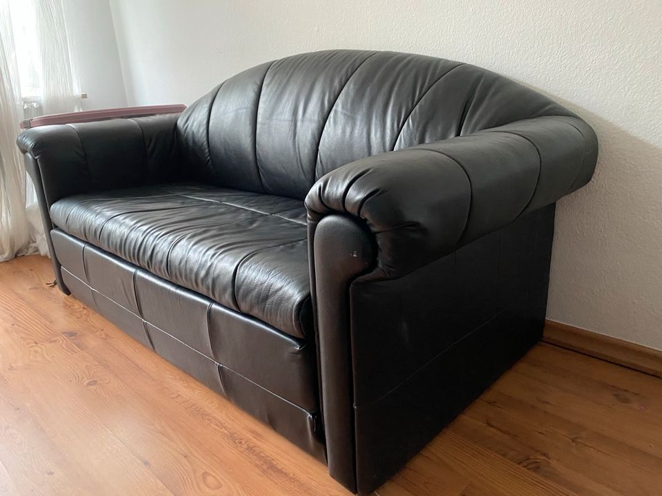 Echt Leder Couch schwarz Ausziehbar in Weiterstadt