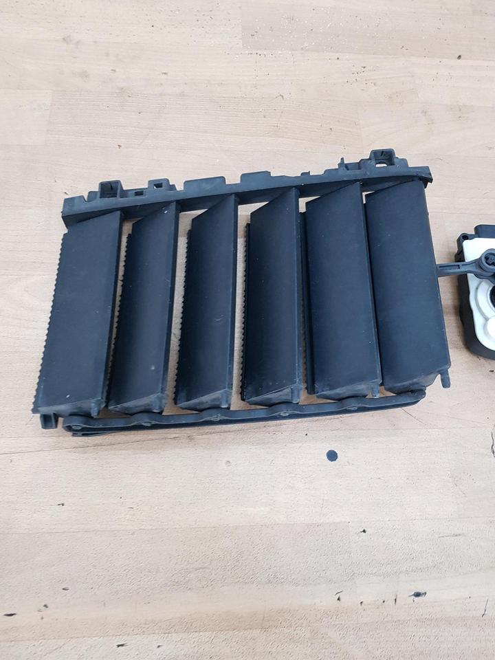 Gitter Grill Luftklappensteuerung Luftkanal  BMW G30 G31  bj2020 in Ennepetal