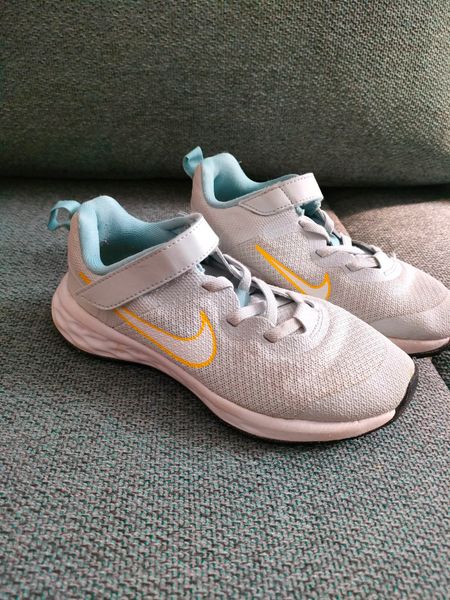 NIKE Kinder Laufschuhe Revolution DD 1095-409 Größe 31 in Baden-Württemberg  - Mannheim | Gebrauchte Kinderschuhe Größe 31 kaufen | eBay Kleinanzeigen  ist jetzt Kleinanzeigen