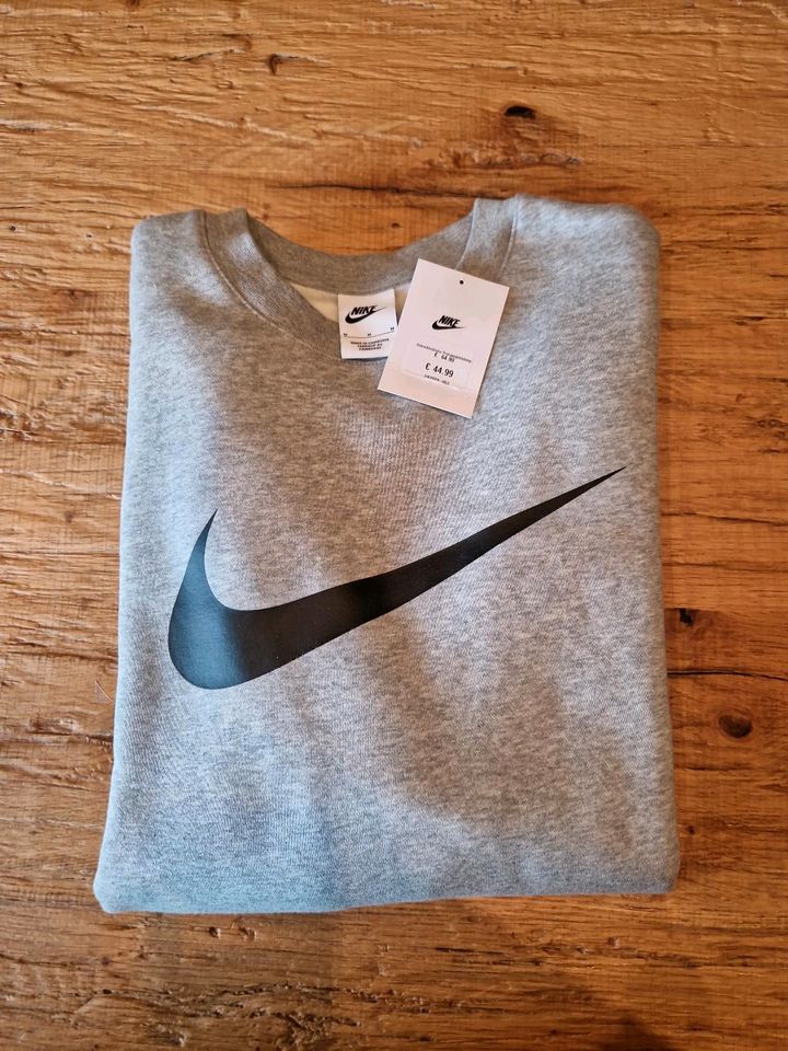 Nike Pullover Herren Größe M, neu in Burbach