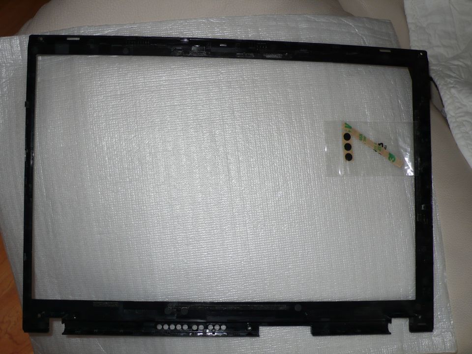 TFT LCD Rahmengehäuse IBM Thinkpad T61p, FRU 42W2998 in Königsbrunn