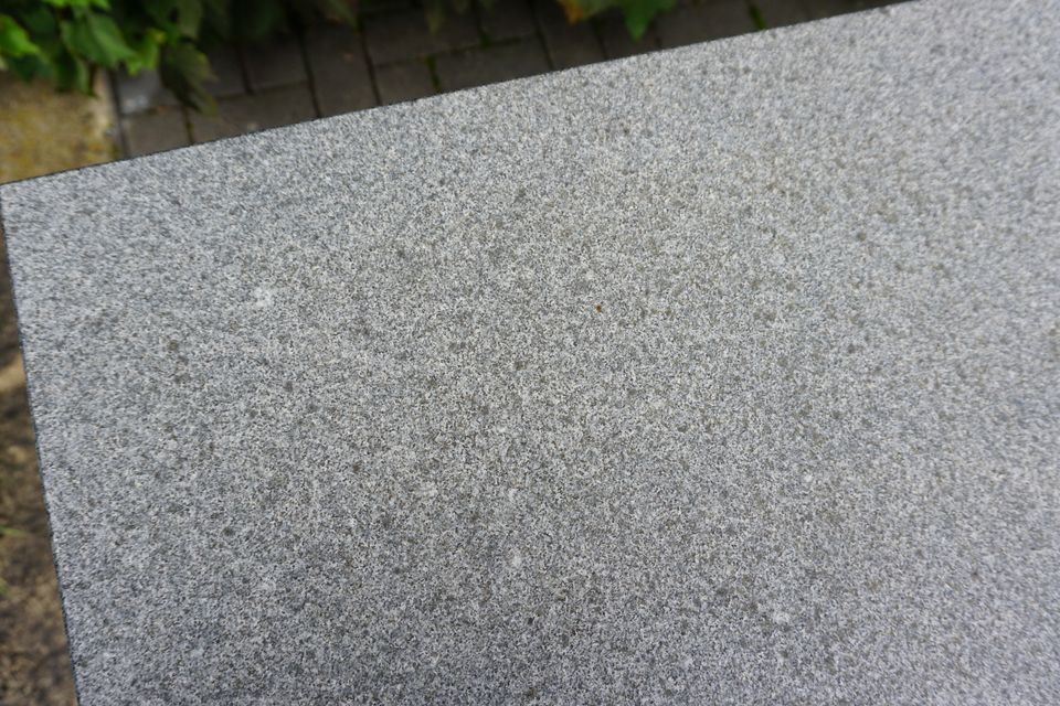 Gartentisch grau mit Granitplatte in Chemnitz