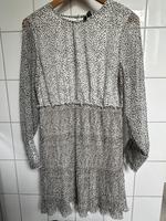 Chiffon Kleid von Vero Moda Gr. M /38 weiß schwarz Neu Nordrhein-Westfalen - Stadtlohn Vorschau