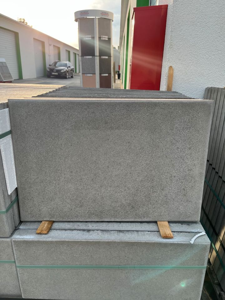 Gehwegplatten 40x40x4.2 cm betongrau Lagerware, Mengenrabatt in Reutlingen