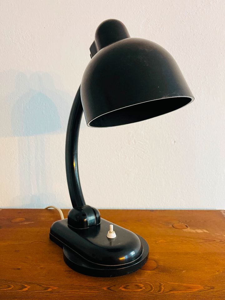 IKA Bakelit Schreibtischlampe Entwurf C.Dell Lampe Vintage alt in Berlin