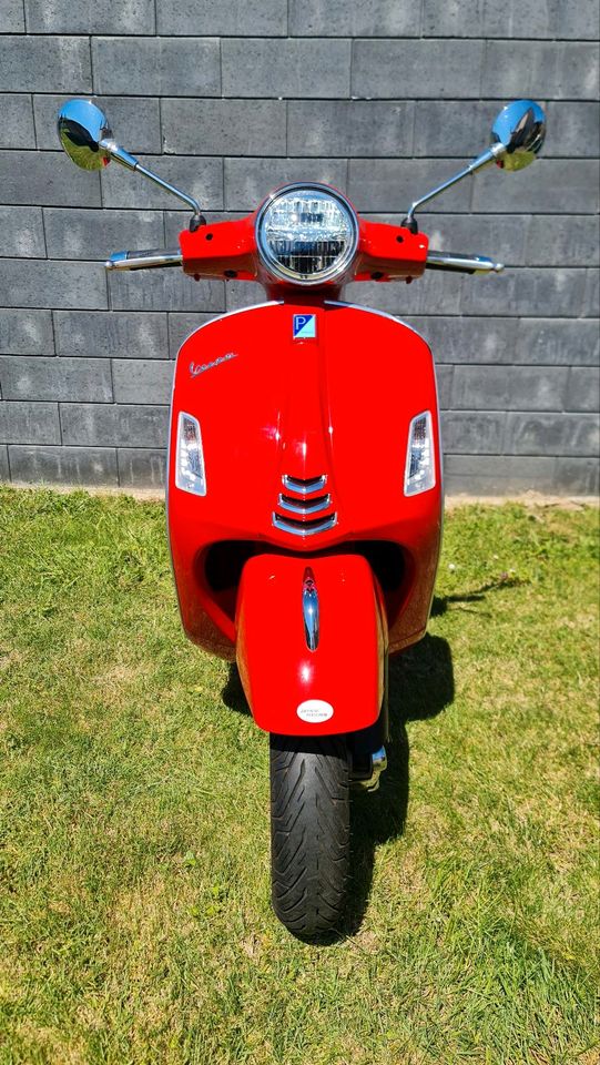 Vespa GTS 125 ABS Garantie, nur 2700 KM Scheckheft in Bornheim