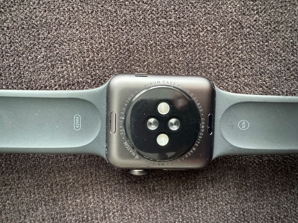 Apple Watch Serie 3 42mm in Baunatal