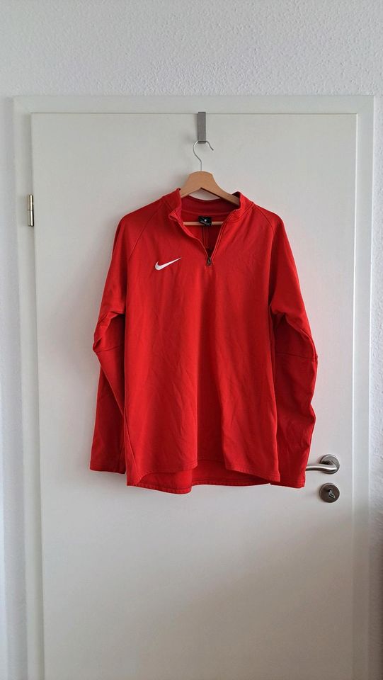 Langarmshirt Nike in Halle