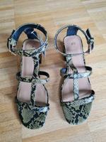 Sandalen Sandaletten H&M Schlangenmuster Größe 39 Schuhe NEU München - Milbertshofen - Am Hart Vorschau