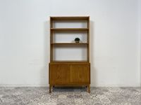 WMK Minimalistischer skandinavischer Bücherschrank mit Schiebetüren & freiversetzbaren Regalböden # Regal Bücherregal Highboard Kommode Sideboard Mid-Century Danish Design Vintage # Lieferung möglich Friedrichshain-Kreuzberg - Friedrichshain Vorschau